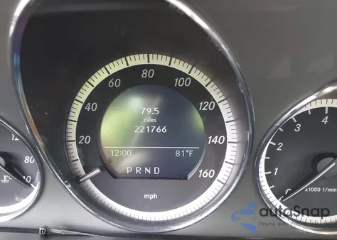 2010 Mercedes-Benz C 300 Luxury 4Matic/Sport 4Matic z USA, uszkodzony, nr VIN WDDGF8BB9AF473104